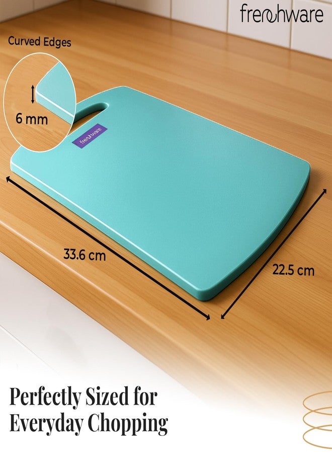 أدوات فرنسية لوح تقطيع بلاستيكي من فرنش وير بمقبض (أزرق فاتح، كبير) للخضراوات والفواكه، مصنوع من بلاستيك عالي الجودة، آمن تمامًا للطعام، خالٍ من مادة BPA، آمن للاستخدام في غسالة الصحون والميكروويف، مضاد للبكتيريا - Image 3